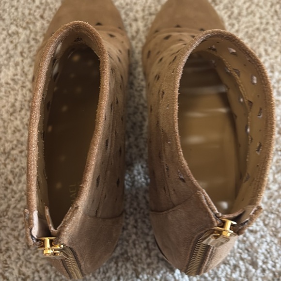 Michael Kors  tan gently used cut out bootie’s . - Picture 3 of 3